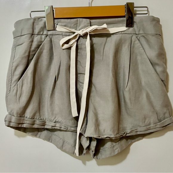 Wilfred| Aritzia| Light Gray Linen ‘Allegra’ Shorts Sz 6 - Picture 2 of 5